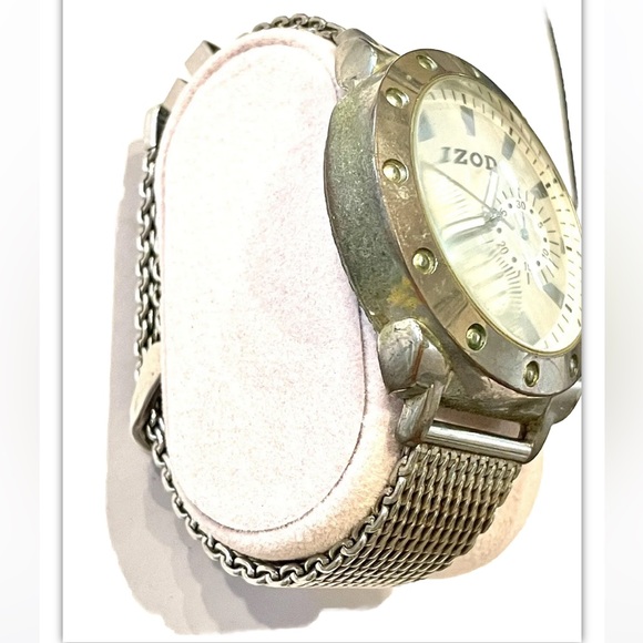 Vintage IZOD Watch - Picture 13 of 13